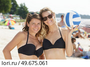 women posing before a beach volley ball match. Стоковое фото, агентство Ingram Publishing / Фотобанк Лори