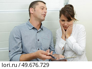 picture of a worry woman looking at information. Стоковое фото, агентство Ingram Publishing / Фотобанк Лори