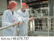 portrait of two factory workers talking. Стоковое фото, агентство Ingram Publishing / Фотобанк Лори