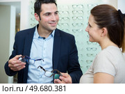 woman and man buying glasses in optician shop. Стоковое фото, агентство Ingram Publishing / Фотобанк Лори