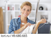 female wipping her hands. Стоковое фото, агентство Ingram Publishing / Фотобанк Лори