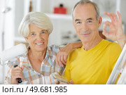 senior couple doing diy at home. Стоковое фото, агентство Ingram Publishing / Фотобанк Лори