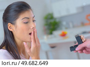 man proposing to beautiful woman. Стоковое фото, агентство Ingram Publishing / Фотобанк Лори