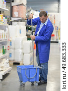 mopping the floor. Стоковое фото, агентство Ingram Publishing / Фотобанк Лори