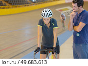 Woman psyching up for cycling contest. Стоковое фото, агентство Ingram Publishing / Фотобанк Лори