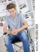 Portrait of young man in wheelchair. Стоковое фото, агентство Ingram Publishing / Фотобанк Лори