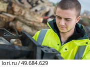 worker of urban municipal recycling garbage collector truck. Стоковое фото, агентство Ingram Publishing / Фотобанк Лори