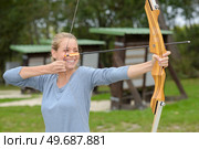 a young archer is smiling. Стоковое фото, агентство Ingram Publishing / Фотобанк Лори
