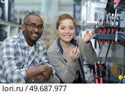 man and woman crouching by tools in hardware store. Стоковое фото, агентство Ingram Publishing / Фотобанк Лори