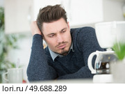 handsome annoyed and frustrated man having coffee. Стоковое фото, агентство Ingram Publishing / Фотобанк Лори