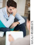 psychologist interviewing his depressed patient during therapy. Стоковое фото, агентство Ingram Publishing / Фотобанк Лори