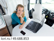 woman checking laptop in campervan. Стоковое фото, агентство Ingram Publishing / Фотобанк Лори