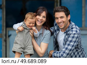 happy family having fun together in a farm. Стоковое фото, агентство Ingram Publishing / Фотобанк Лори