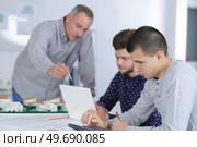 group of students working on construction project. Стоковое фото, агентство Ingram Publishing / Фотобанк Лори