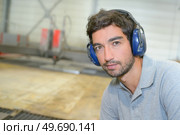 Portrait of man wearing earmuffs. Стоковое фото, агентство Ingram Publishing / Фотобанк Лори