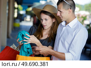 girlfriend noticing a flaw on the fabric she just brought. Стоковое фото, агентство Ingram Publishing / Фотобанк Лори