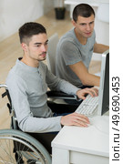 portrait of two computer experts. Стоковое фото, агентство Ingram Publishing / Фотобанк Лори