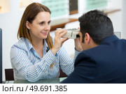 man having an eye test with slit lamp. Стоковое фото, агентство Ingram Publishing / Фотобанк Лори