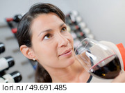 woman and a glass of wine. Стоковое фото, агентство Ingram Publishing / Фотобанк Лори
