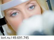 Having her eye sight checked. Стоковое фото, агентство Ingram Publishing / Фотобанк Лори