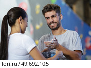 man and woman chalking hand. Стоковое фото, агентство Ingram Publishing / Фотобанк Лори