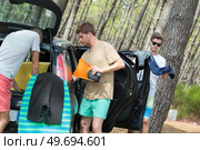 men preparing for body boarding. Стоковое фото, агентство Ingram Publishing / Фотобанк Лори
