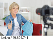 a senior woman is vlogging. Стоковое фото, агентство Ingram Publishing / Фотобанк Лори