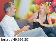 Senior man and young lady having coffee. Стоковое фото, агентство Ingram Publishing / Фотобанк Лори