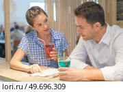 couple on a date at the bar. Стоковое фото, агентство Ingram Publishing / Фотобанк Лори