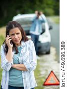 woman calling for assistance after vehicle breakdown. Стоковое фото, агентство Ingram Publishing / Фотобанк Лори