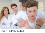 students observing a chiropractor demonstration. Стоковое фото, агентство Ingram Publishing / Фотобанк Лори