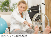female patient recovering after injury trauma. Стоковое фото, агентство Ingram Publishing / Фотобанк Лори