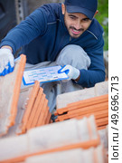young man working as a bricklayer. Стоковое фото, агентство Ingram Publishing / Фотобанк Лори