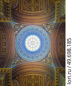 View underneath the glass dome and golden ornate ceiling, architectural details inside the Versailles palace hall, Gallery of Great Battles, the largest room in the castle of the sun king Louis XIV. Стоковое фото, агентство Ingram Publishing / Фотобанк Лори