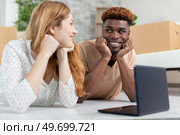 couple relaxing during home renovation. Стоковое фото, агентство Ingram Publishing / Фотобанк Лори