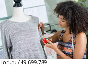 woman tailor working on dummy. Стоковое фото, агентство Ingram Publishing / Фотобанк Лори