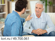 man reassuring friend with hand on his shoulder. Стоковое фото, агентство Ingram Publishing / Фотобанк Лори