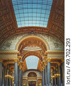 Architectural details of the Gallery of Great Battles hall inside Versailles palace, France. The largest room in the castle, golden ornaments, marble columns and glass ceiling decor. Стоковое фото, агентство Ingram Publishing / Фотобанк Лори