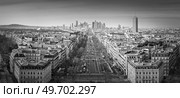 Black and white Paris cityscape panorama with view to La Defense metropolitan district, France. Champs-Elysee avenue, beautiful parisian architecture, historic buildings and landmarks on the horizon. Стоковое фото, агентство Ingram Publishing / Фотобанк Лори