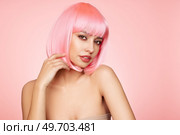 Beauty model portrait with pink hair. Bob short Haircut. Beautiful glamour Girl with short dyed hair. Стоковое фото, агентство Ingram Publishing / Фотобанк Лори