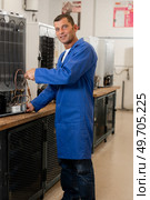 a repairman working on fridge. Стоковое фото, агентство Ingram Publishing / Фотобанк Лори