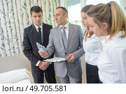 head of hotel houekeeping team inspecting rooms. Стоковое фото, агентство Ingram Publishing / Фотобанк Лори