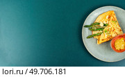 Tasty omelet with green asparagus, sauce and microgreens. Banner. Copy space.. Omelet with greens, space for text. Стоковое фото, агентство Ingram Publishing / Фотобанк Лори