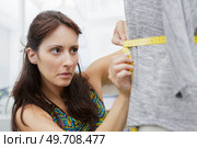 dressmaker using tape around mannequin. Стоковое фото, агентство Ingram Publishing / Фотобанк Лори