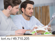 dad and son playing with toy drone. Стоковое фото, агентство Ingram Publishing / Фотобанк Лори