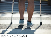legs crossing crosswalk in city. Стоковое фото, агентство Ingram Publishing / Фотобанк Лори