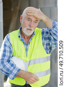senior architect or engineer stressful keeping hands on head. Стоковое фото, агентство Ingram Publishing / Фотобанк Лори
