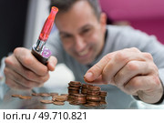 saving money by quiting smoking and start vaping. Стоковое фото, агентство Ingram Publishing / Фотобанк Лори