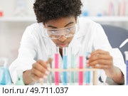 forensic science expert examining evidence. Стоковое фото, агентство Ingram Publishing / Фотобанк Лори