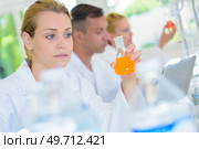 a team of lab chemists finding the solution. Стоковое фото, агентство Ingram Publishing / Фотобанк Лори
